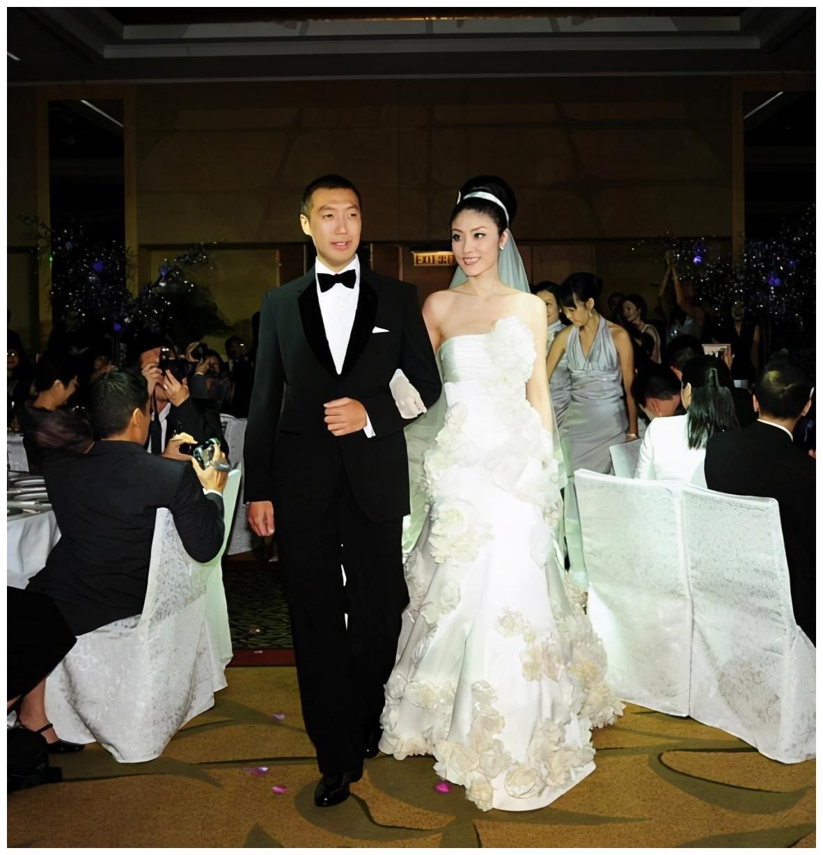 年,花400万坐月子,47岁仍被宠成公主|陈慧琳|刘建浩|坐月子_新浪新闻