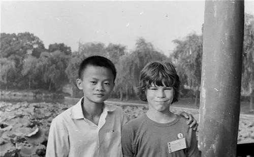 马云“落魄”时,澳洲夫妇资助他200元,如今,他用1个亿回报