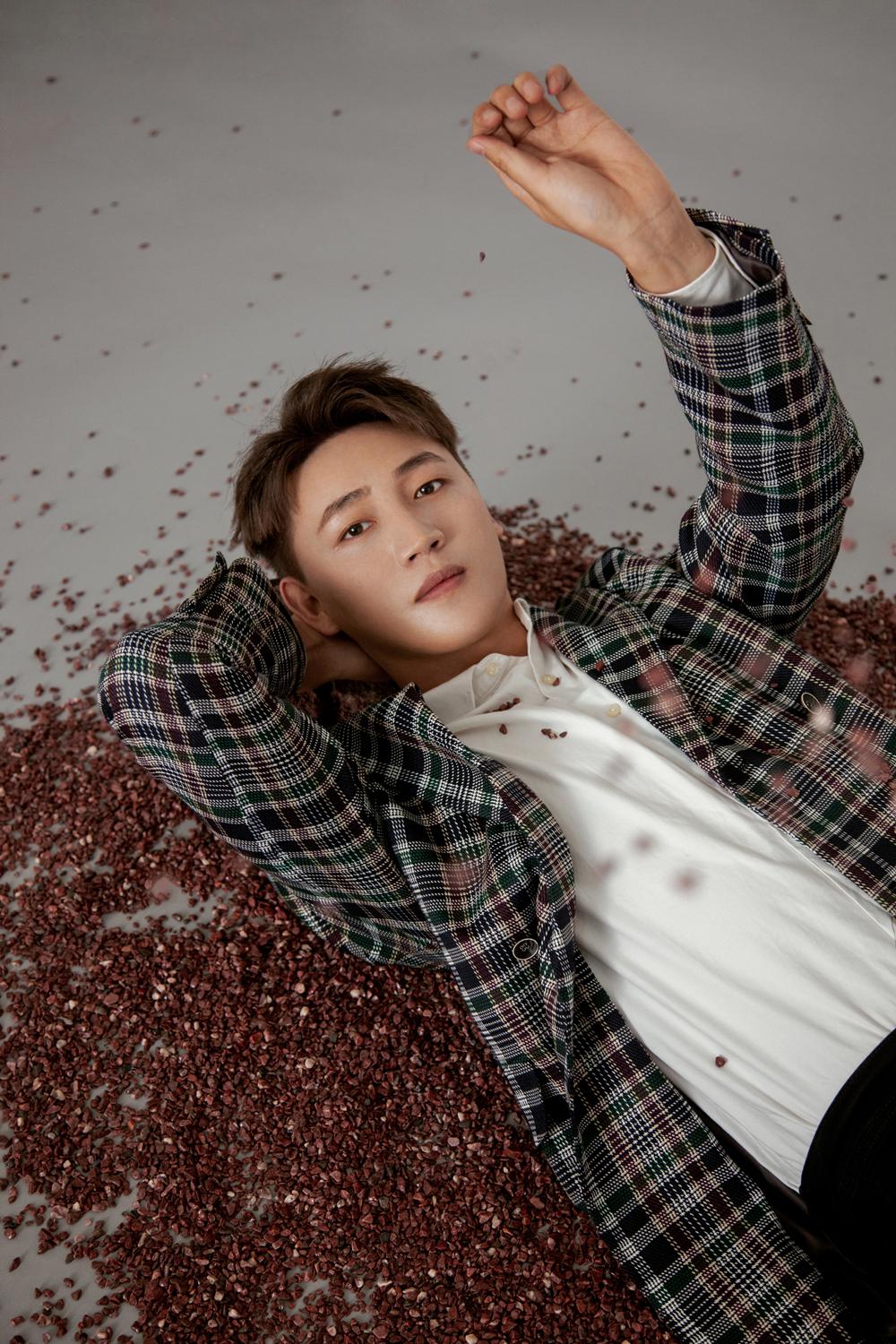 张野写真韩范儿十足 儒雅帅气展绅士魅力