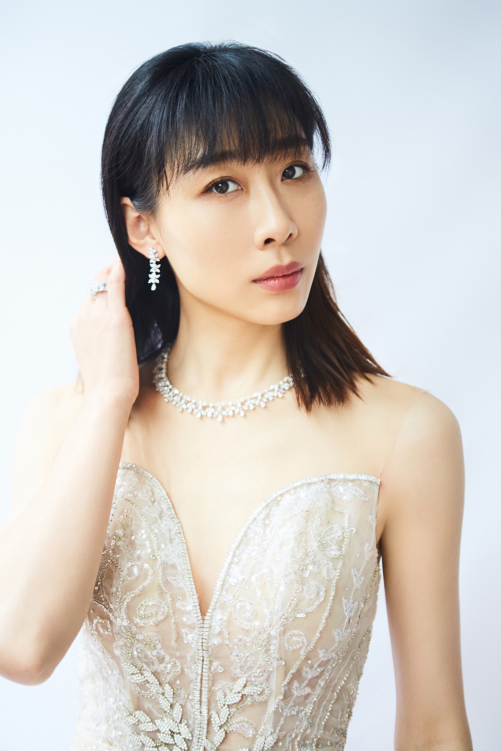 任素汐入围金鸡奖最佳女主颁奖时刻遭遇现场把脉