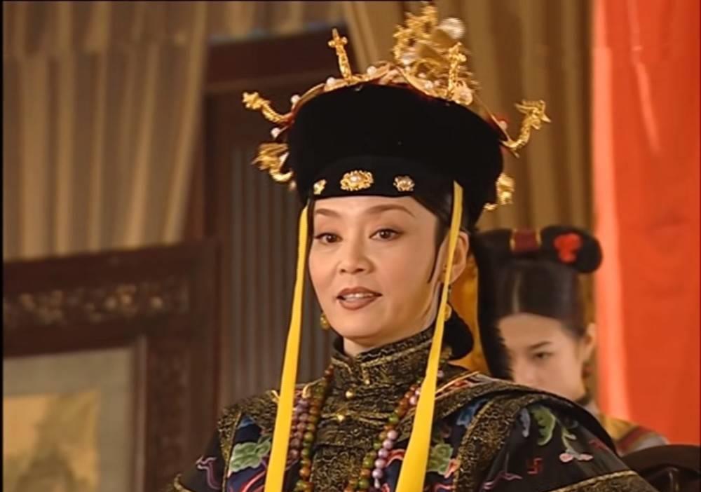 《少年天子》福临大婚时,为何太妃和孝庄佩戴同样发饰?暗藏心机