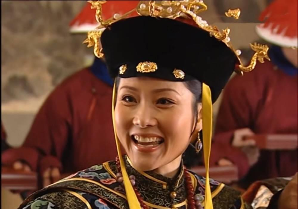 《少年天子》福临大婚时,为何太妃和孝庄佩戴同样发饰?暗藏心机