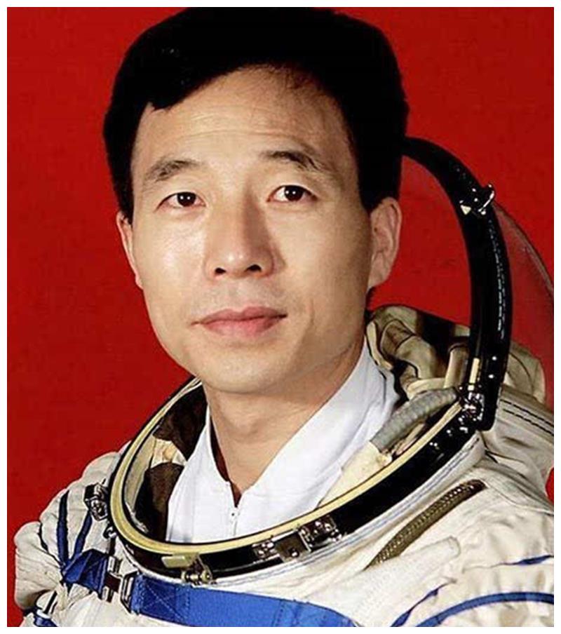13名宇航员上太空，为何只有景海鹏一人，获得一级航天功勋奖？休闲区蓝鸢梦想 - Www.slyday.coM