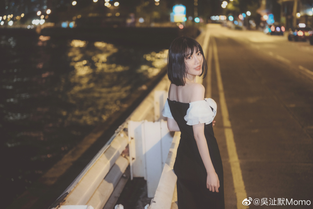 美女作家吳沚默迷人写真美照很好看啊 美女作家吳沚默迷人写真美照很好看啊