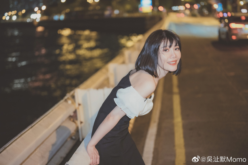 美女作家吳沚默迷人写真美照很好看啊 美女作家吳沚默迷人写真美照很好看啊