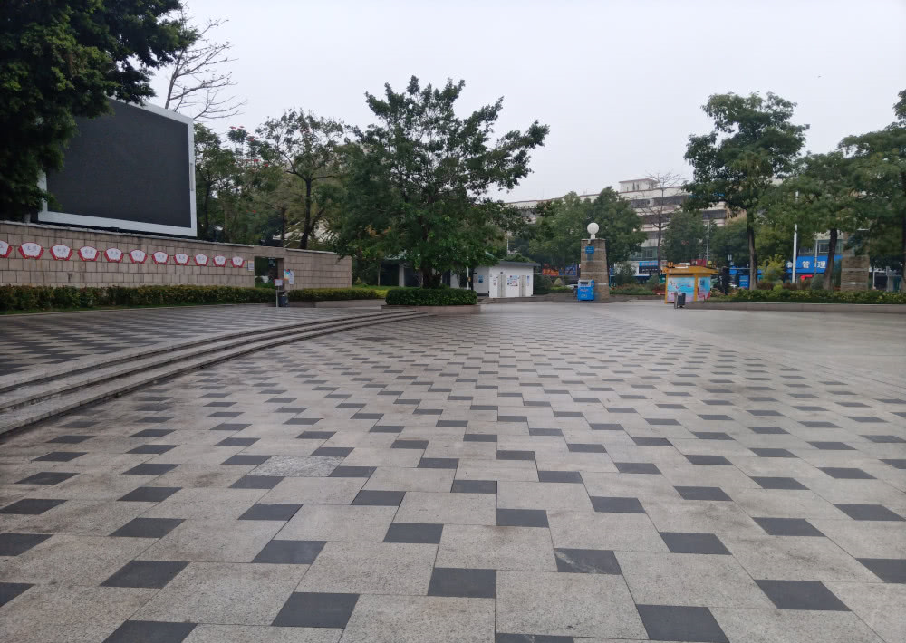 深圳龙华有个大浪大浪有个劳动者广场劳动者广场是大浪的福地
