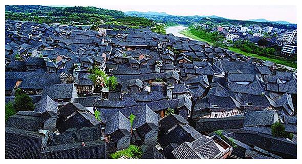 恩阳古镇米仓山国家森林公园位于四川盆地东北缘的南江县北部,地处