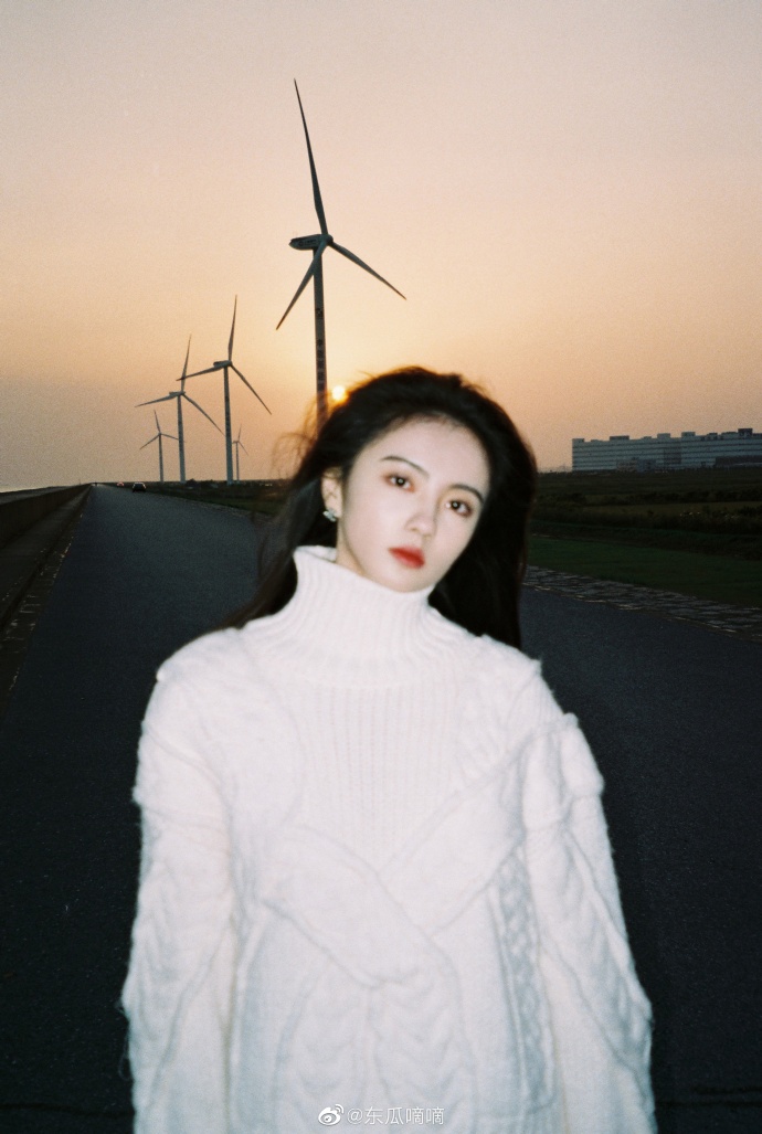 美女网红模特东瓜嘀嘀户外写真美照好清纯