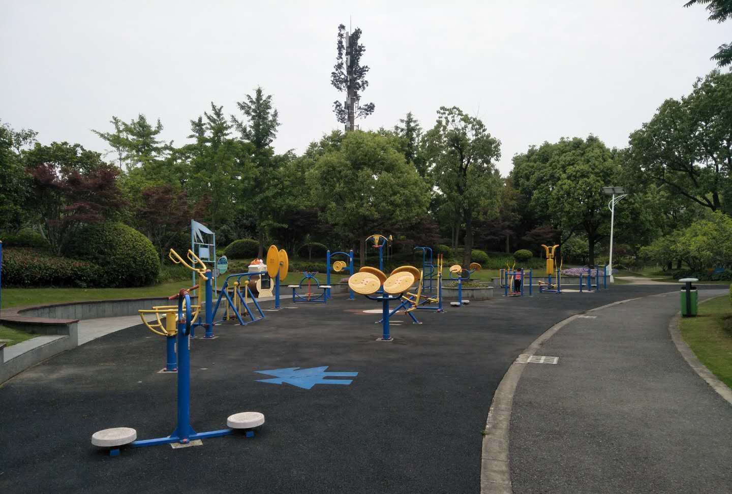 1 / 60 1这个公园就是位于地铁8号线浦江站附近的陈行公园,就在浦星