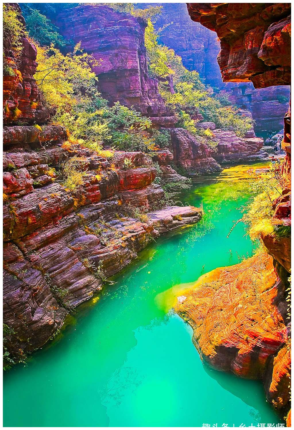 河南大美景点云台山,峡谷石都是红色,瀑,潭,溪,泉美不胜收!