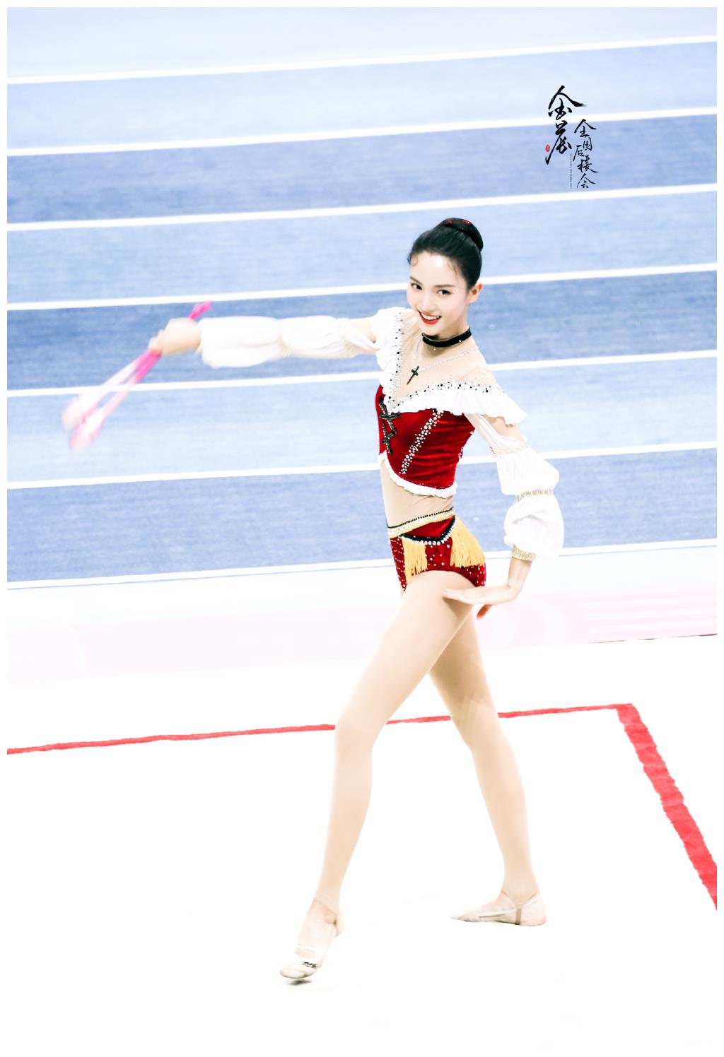 "腿精"金晨的艺术体操美的宛如芭蕾,表演开始她气场全开,吸睛无数