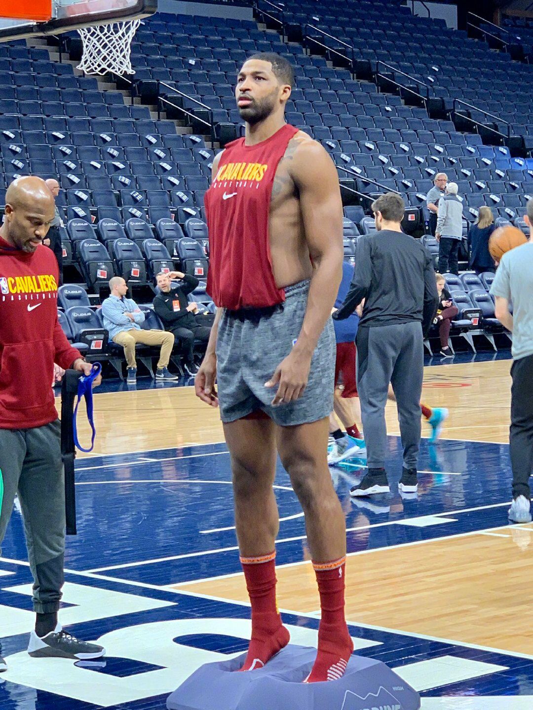 猛美媒科勒卡戴珊疑似怀上tt第二个孩子nba骑士欲续约tt