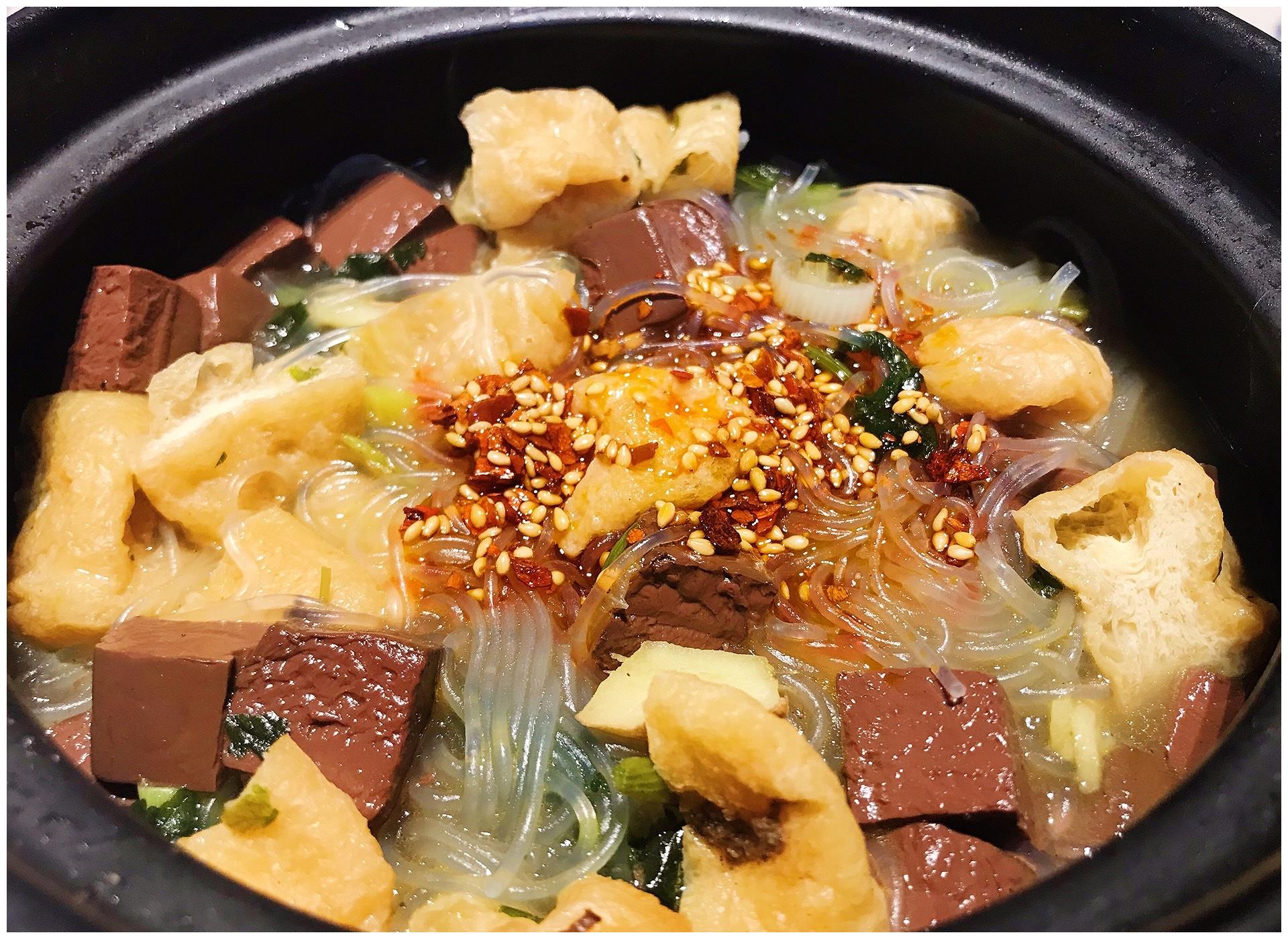 用简便的方法复刻餐厅美味:鸭血粉丝汤