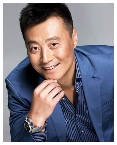 任程伟近况罕曝光与友人共舞欢乐多和初恋苦尽甘来很幸福