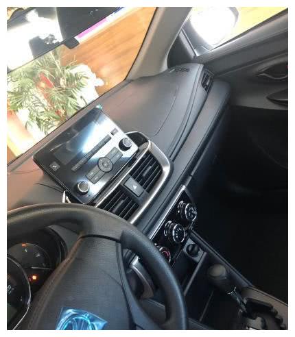 表哥推荐我买飞度,我却选择丰田yaris,开车半年说出心里话