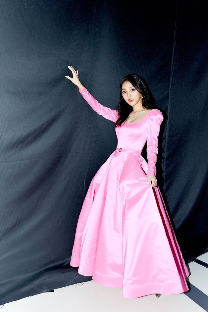 美女艺人强东玥穿粉丝礼服好美好漂亮