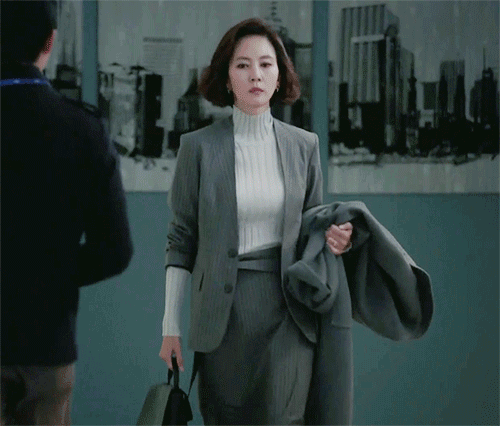90后的小伙伴都看过她的成名之作《天桥风云》,当年只有20出头的金南