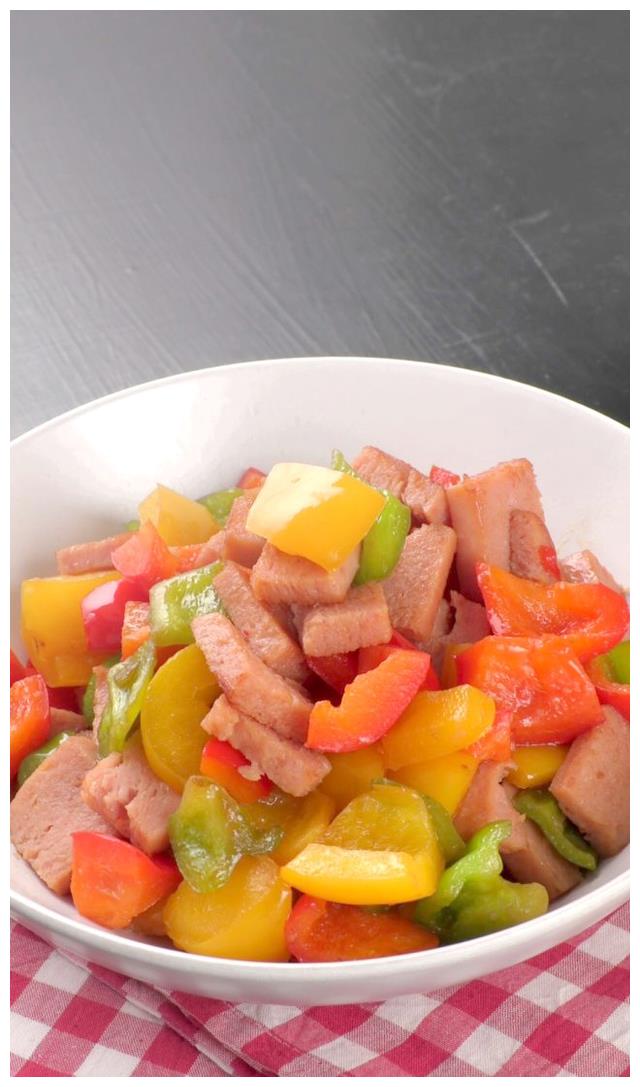 彩椒炒午餐肉__财经头条