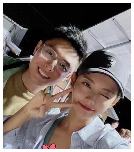 与27岁董子健多次热吻,买超吃醋:祝你们幸福__财经头条