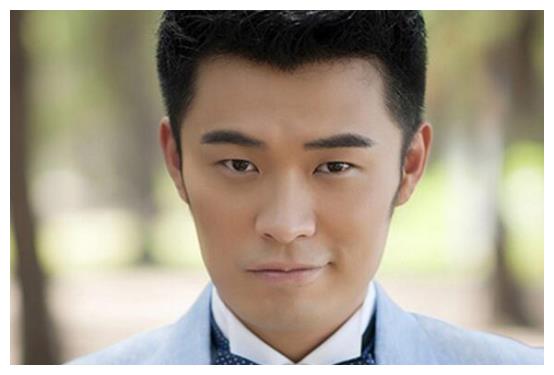 这部电影中陈赫饰演的是吊儿郎当的二愣子冷特,目前电影票房仅次于