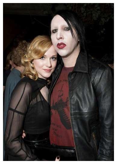 现年52岁的重金属摇滚歌手玛丽莲·曼森(marilyn manson),发表了公开