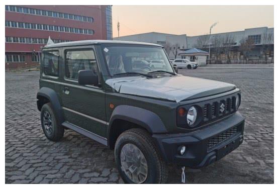 2020款"吉姆尼"到店实拍,大g套件成标配,越野性能翻一倍