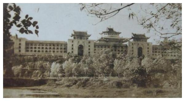 湖北旧影，民国国立武汉大学和武汉的街区公园景象(图2)