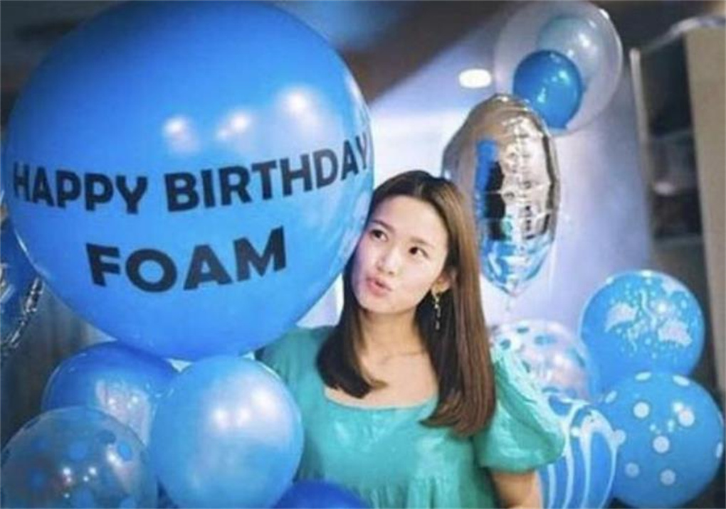 对于因为网络暴力而焦虑的女友foam,jamesji非常明白她的不容易.