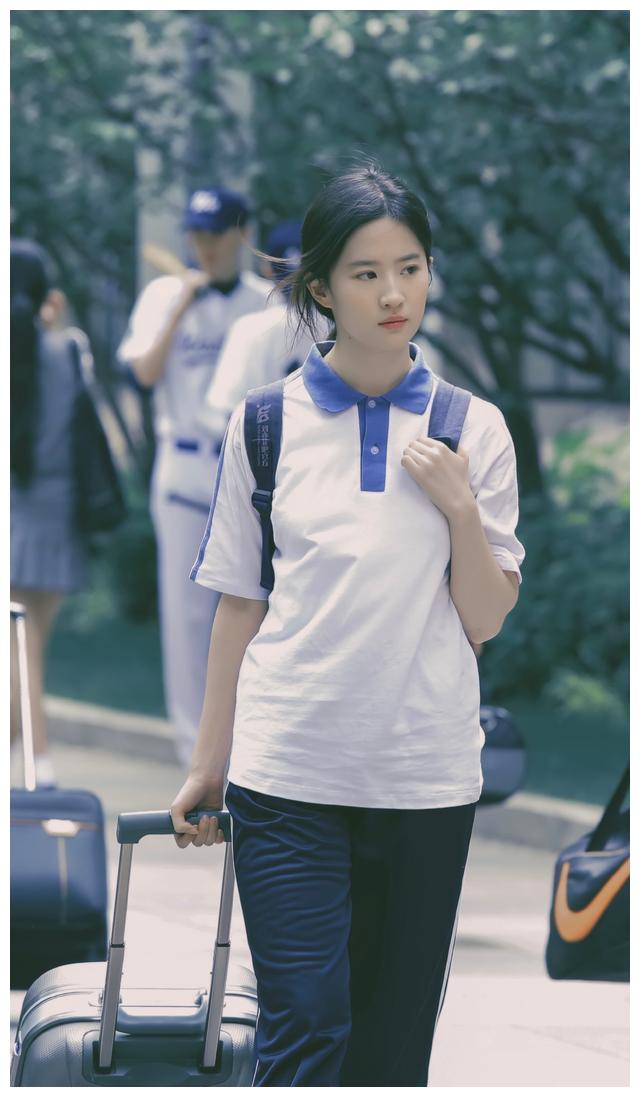 刘亦菲 | 穿校服的仙女姐姐真漂亮__财经头条