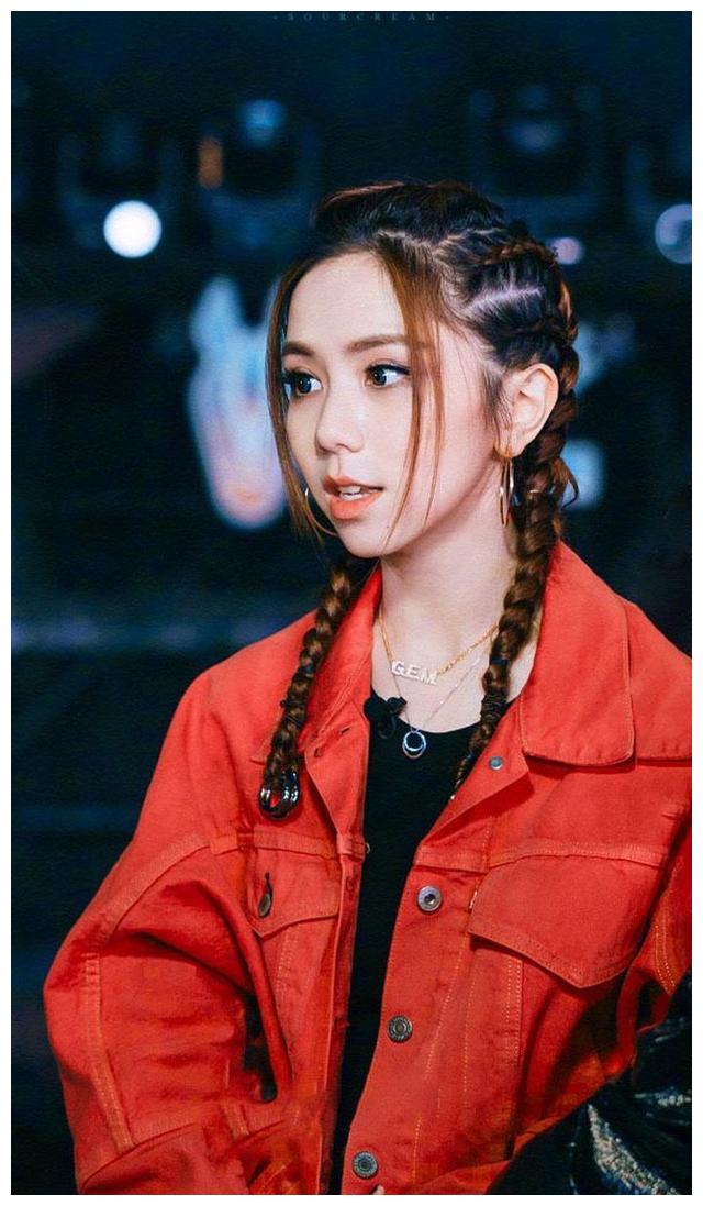 淡妆的邓紫棋差点认不出她才是卡姿兰大眼睛