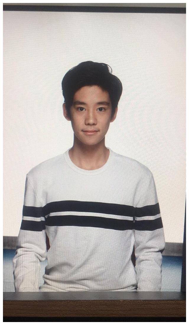 许亚军和何晴的儿子男大十八变比童年帅气但被吐槽像东南亚人