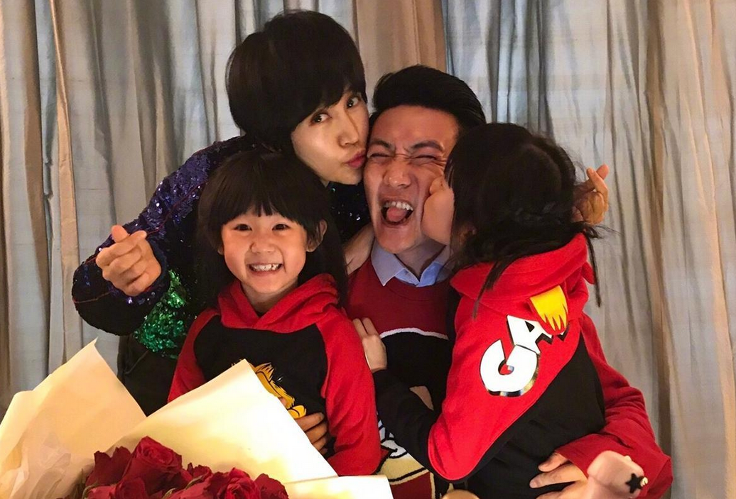 太可爱!2岁萌娃偷啃橱窗面包被发现,妈妈的做法值得点赞休闲区蓝鸢梦想 - Www.slyday.coM 太可爱!2岁萌娃偷啃橱窗面包被发现,妈妈的做法值得点赞休闲区蓝鸢梦想 - Www.slyday.coM