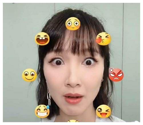 李亚男怀二胎晒近照脸变圆,模仿表情包神似到位,疑似撞脸毛晓彤