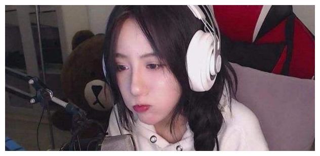呆妹儿要做颜值主播?穿红衣扮御姐,结果却因美颜过度被吐槽
