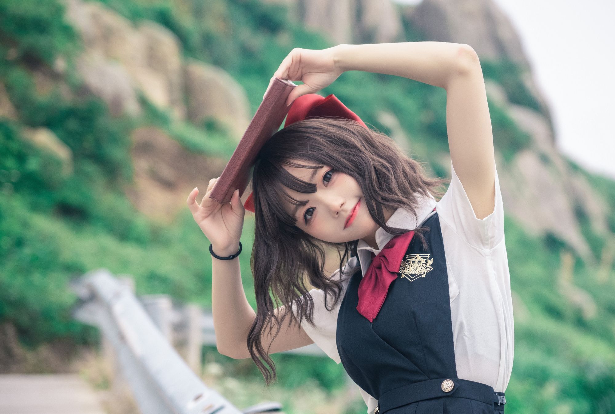 海边公路上穿jk制服的女孩,因为有你看着我,我才会笑得那么甜