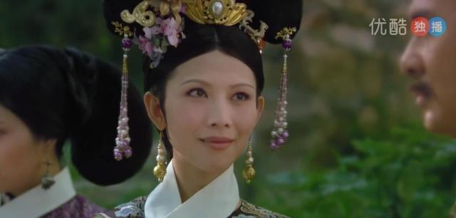 甄嬛传中宜修经历了7个皇后发型:石榴拉翅最美,米老鼠钿子奇葩|皇后|米老鼠|点翠_新浪新闻