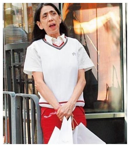 何超英带着女儿游走了20多个国家,可漫长的14年,依旧没能让她走出心魔