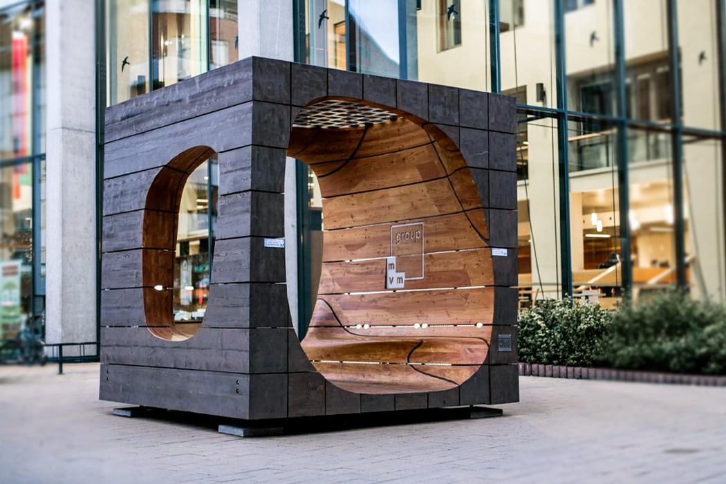 智能城市家具设计使用太阳能电池板提供wifi热点充电插座