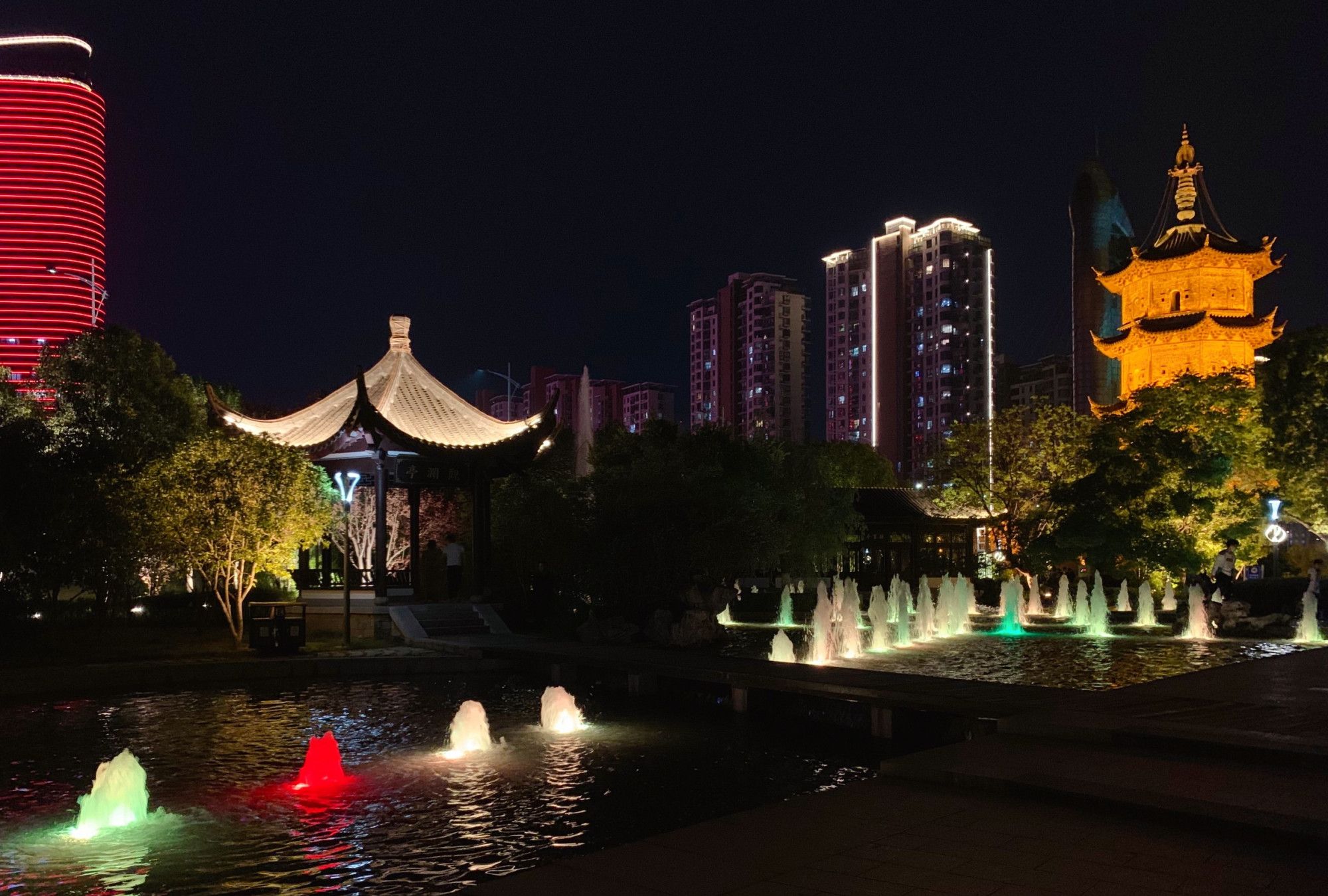 芜湖滨江公园夜景图片
