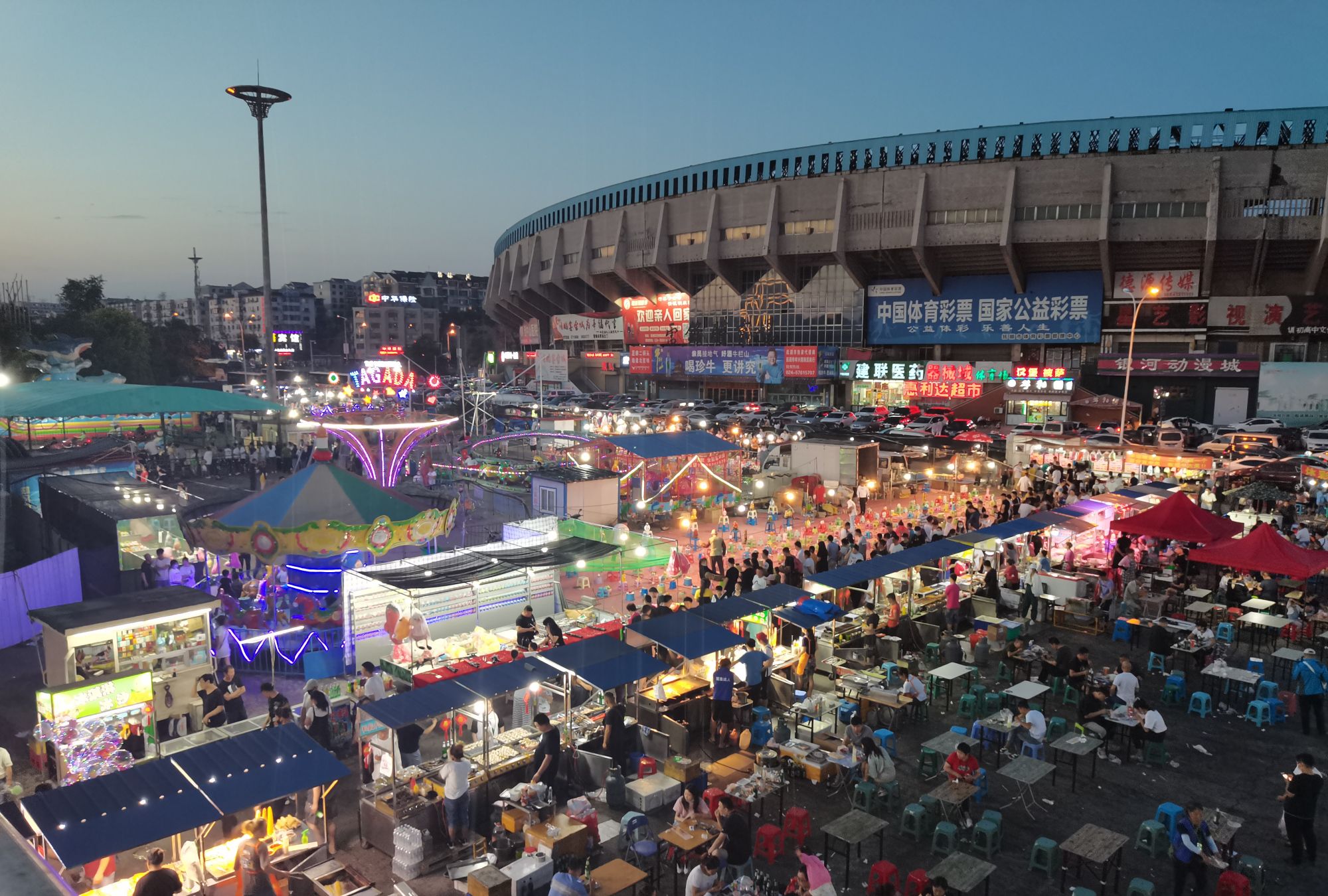 抚顺最火爆的夜市,人山人海