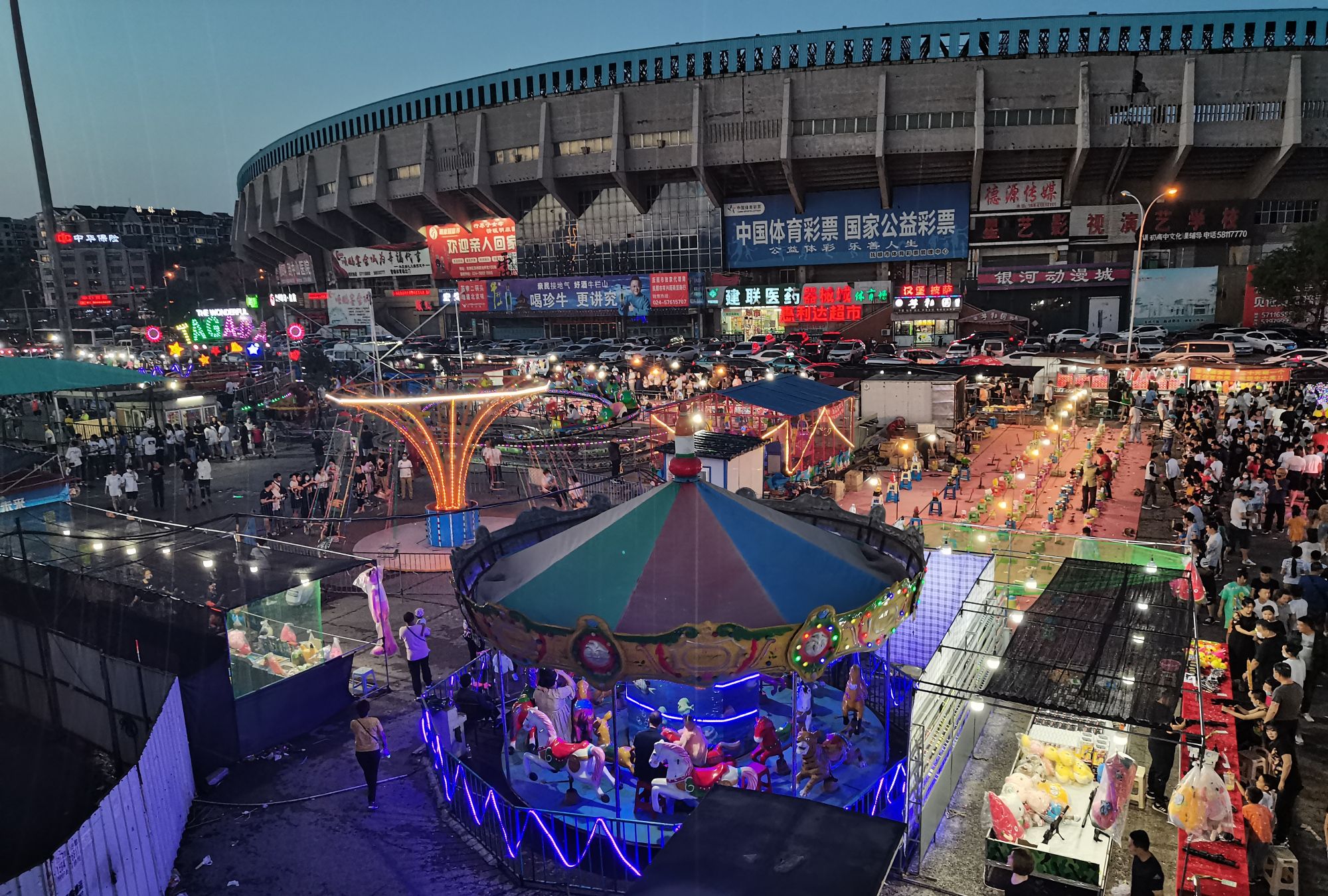 抚顺最火爆的夜市,人山人海