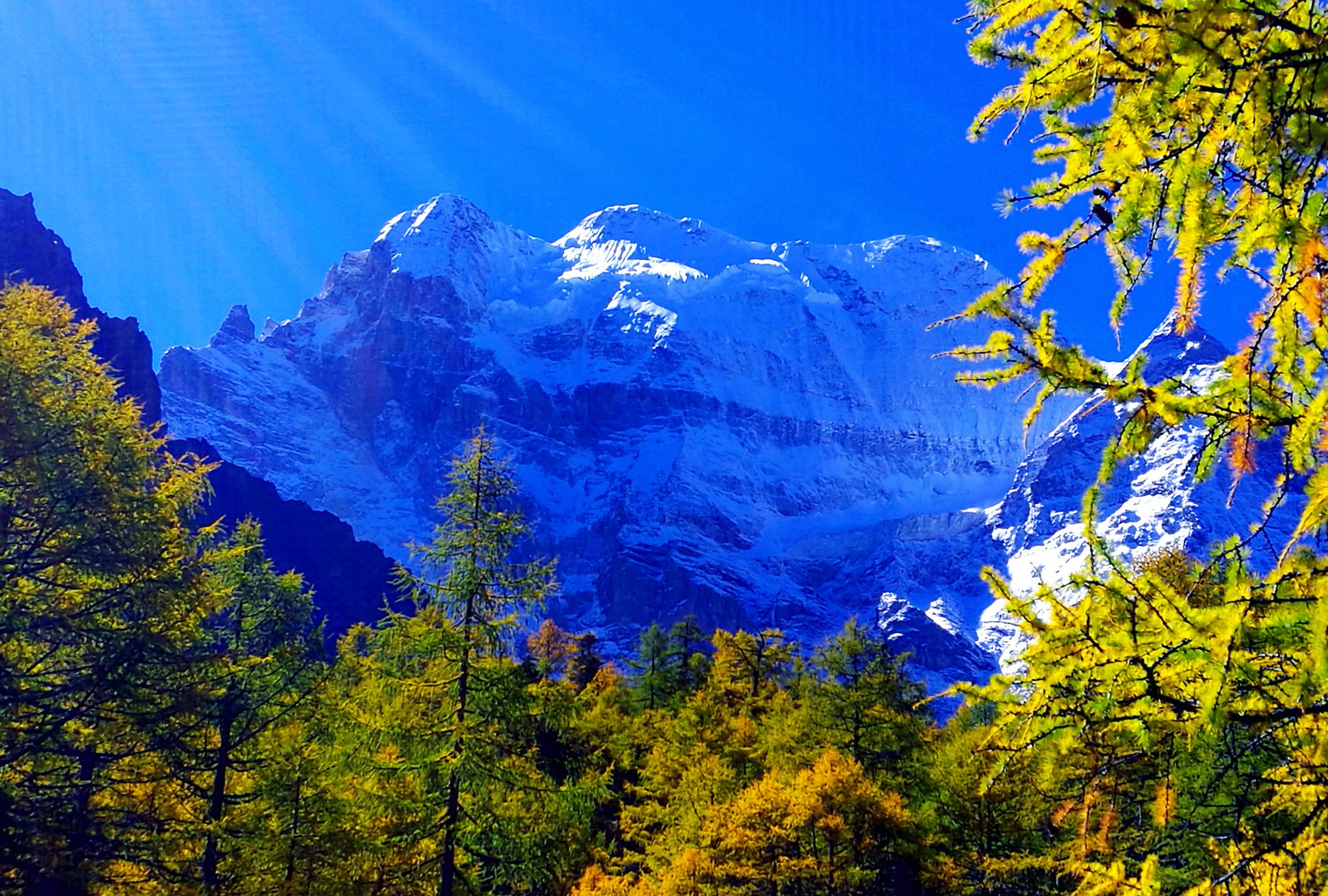 川西游稻城亚丁风景区神山仙乃日