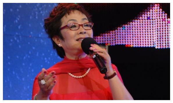 谢莉斯悲惨人生:24岁母亲离世,50岁突患脑梗,67岁女儿去世