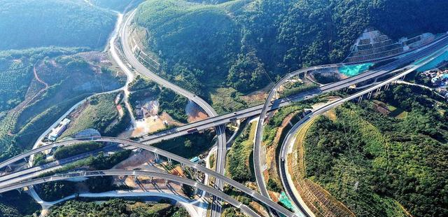 广西面积最大的地级市是西南地区出海大通道这里风景独好