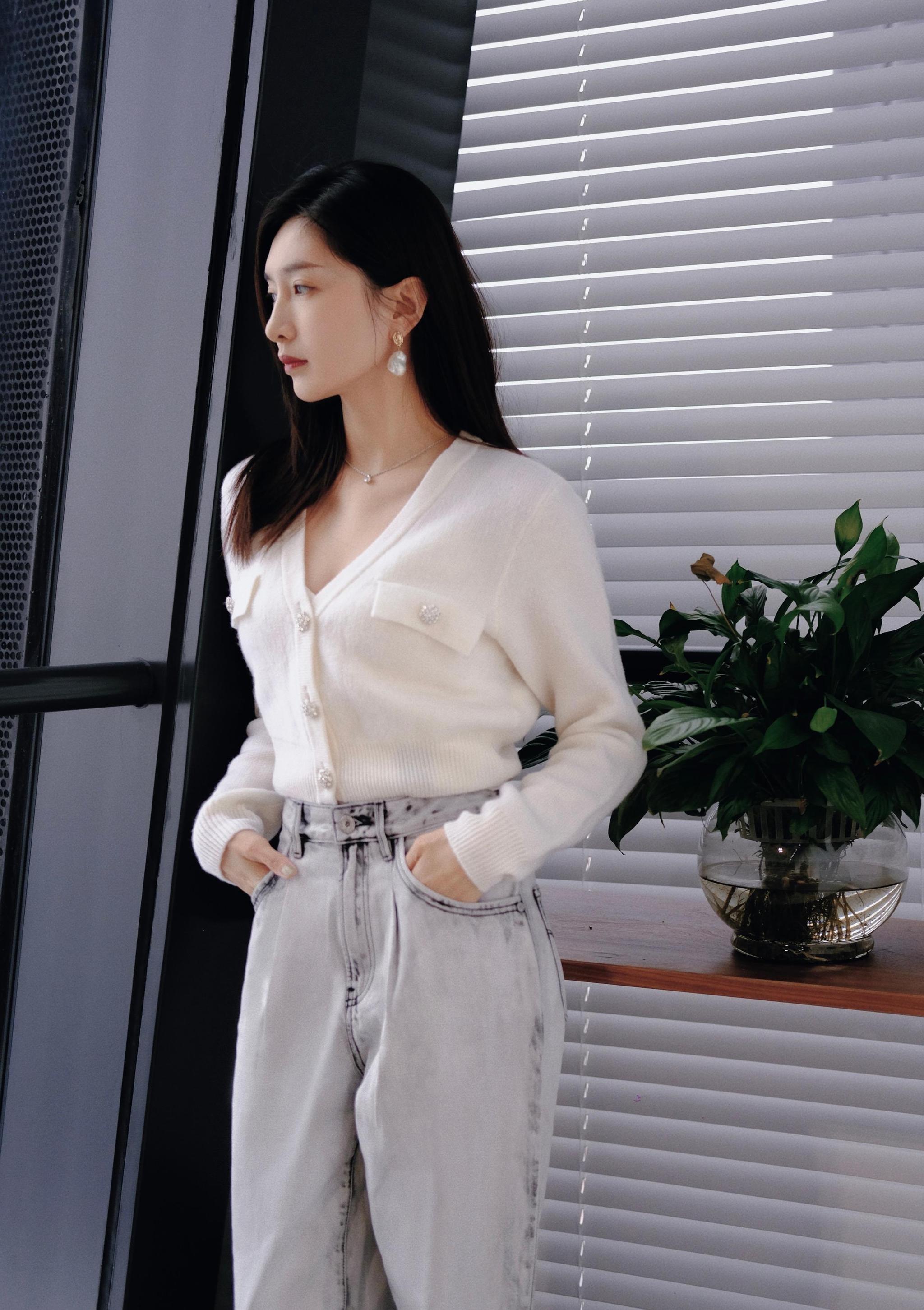 早春换装没灵感?借鉴江疏影的穿搭思路,优雅温柔带点高级感