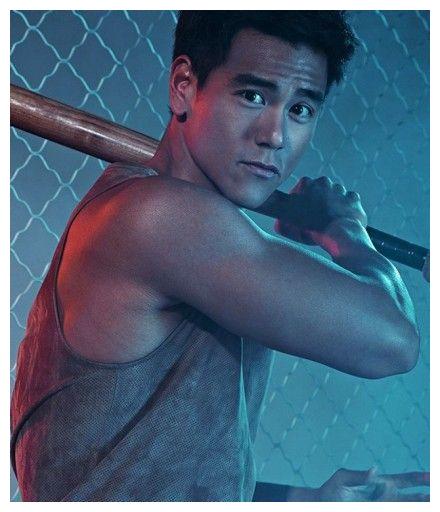 38岁彭于晏也难逃油腻,脸变圆肌肉松弛,网友:健身男神去哪了