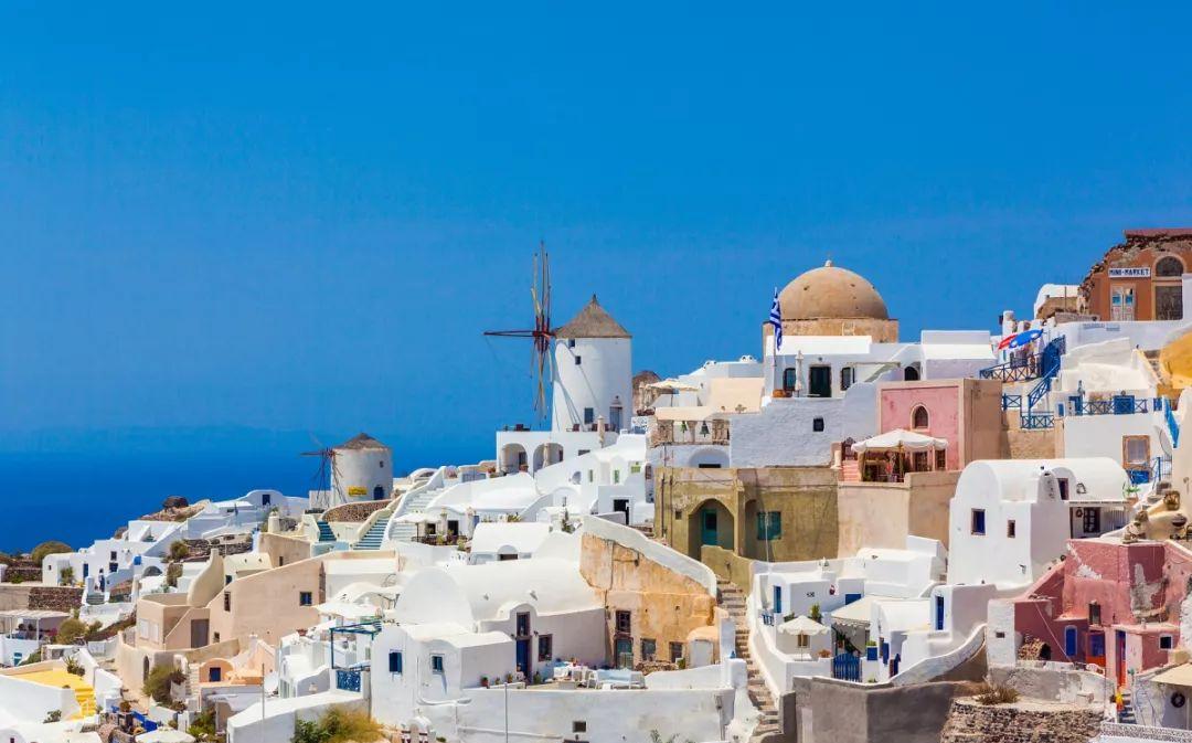 躲避拥挤人潮去希腊享受地中海的蓝白浪漫吧
