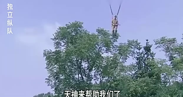 男子在天上打死几个鬼子,就被土匪当成神仙跪拜,小伙都懵了_新浪新闻