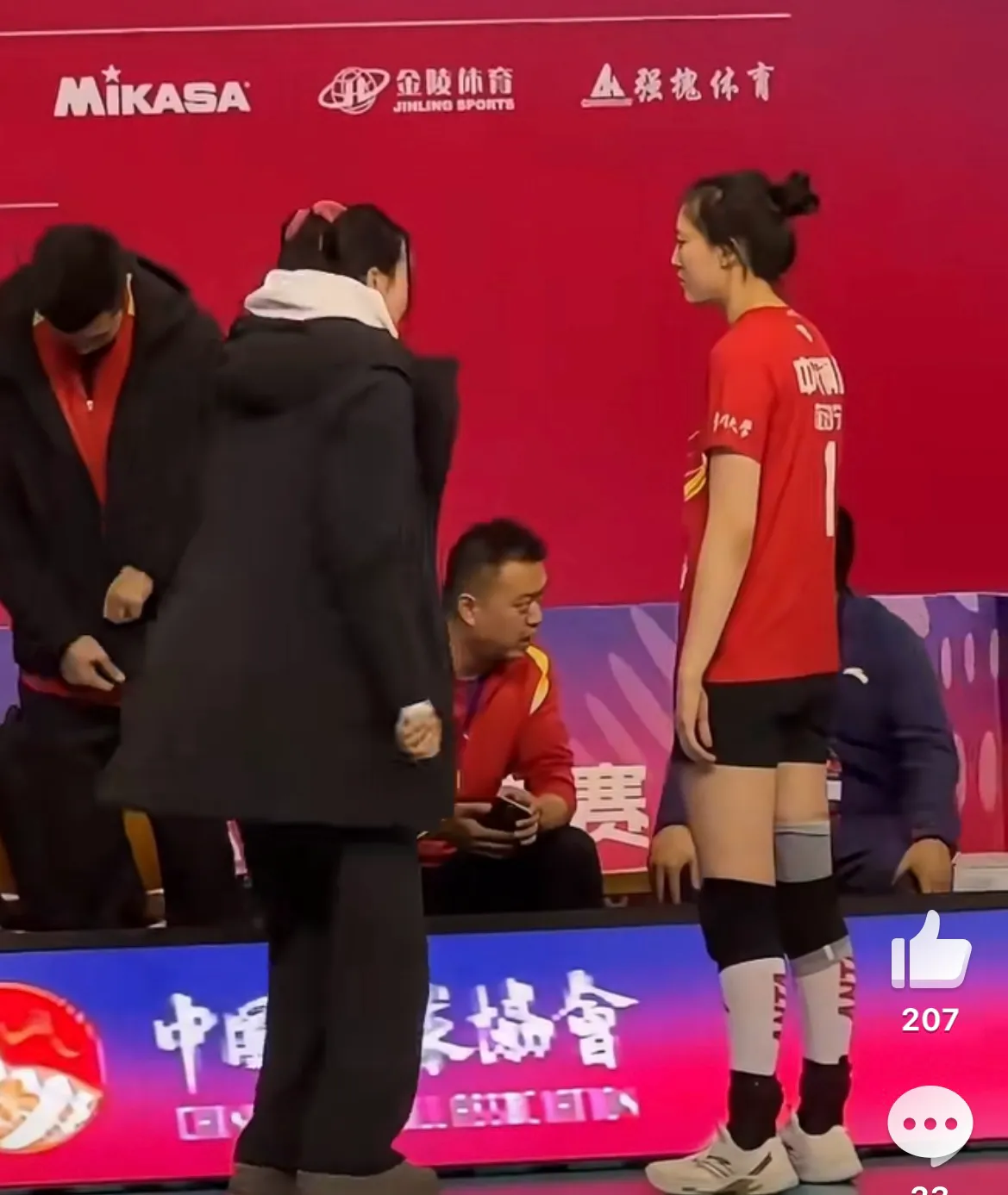 拦网一传都靠谱，范泊宁联赛首秀堪称完美！张常宁亲自指导她