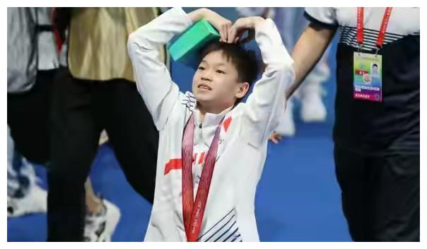 家庭条件改善 全红婵父兄在市里开饭店引关注 网友们可以去捧场 饭店 捧场 家庭 新浪新闻